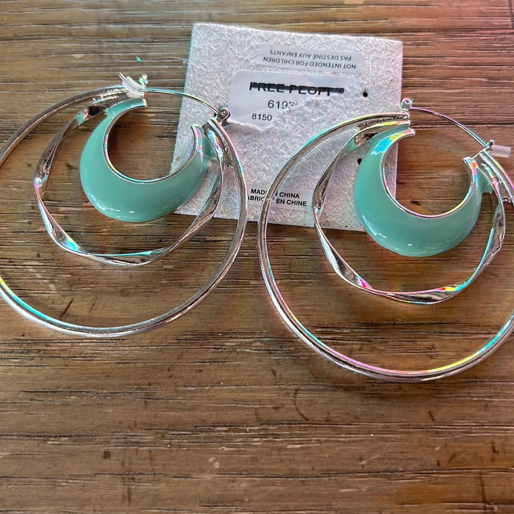 Minty silver hoops 💓